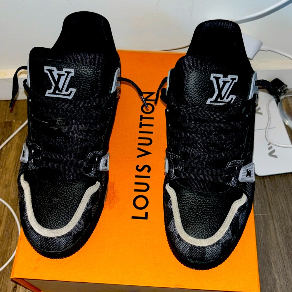 Louis Vuitton trainer shoe can send receipt with it